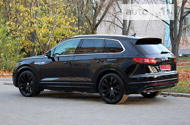 Позашляховик / Кросовер Volkswagen Touareg 2018 в 
