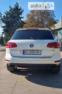 Внедорожник / Кроссовер Volkswagen Touareg 2014 в Доброполье