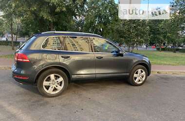 Внедорожник / Кроссовер Volkswagen Touareg 2011 в Киеве