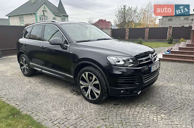 Внедорожник / Кроссовер Volkswagen Touareg 2012 в Черновцах