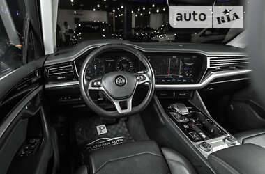 Позашляховик / Кросовер Volkswagen Touareg 2019 в Одесі
