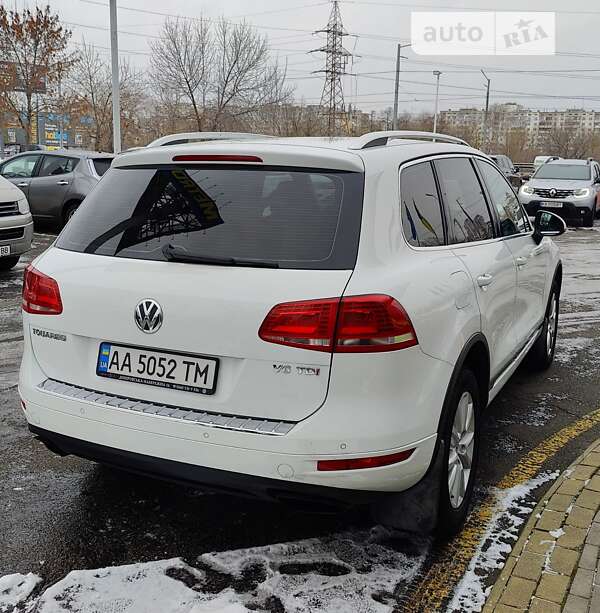 Внедорожник / Кроссовер Volkswagen Touareg 2013 в Киеве