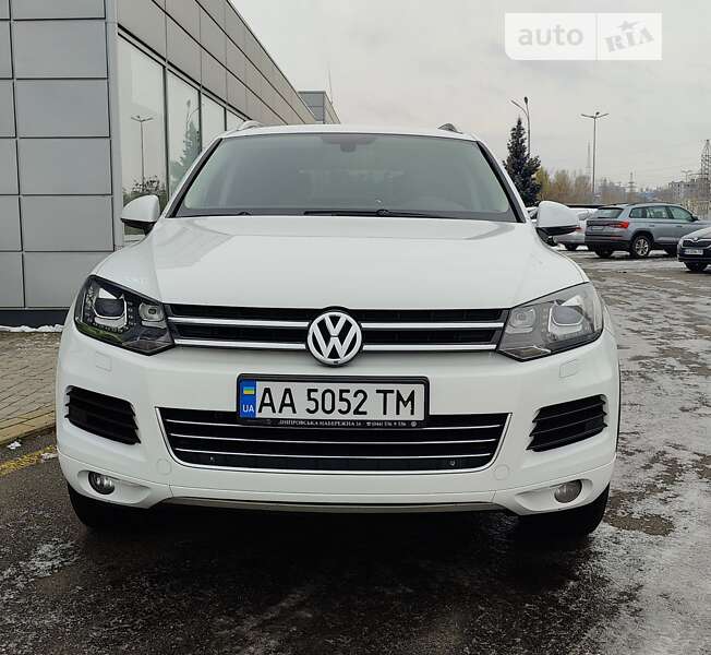 Внедорожник / Кроссовер Volkswagen Touareg 2013 в Киеве