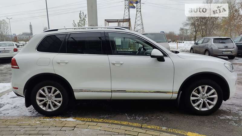 Внедорожник / Кроссовер Volkswagen Touareg 2013 в Киеве