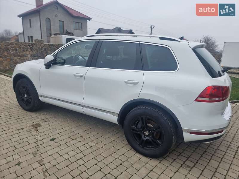 Внедорожник / Кроссовер Volkswagen Touareg 2016 в Черновцах