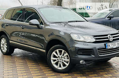 Позашляховик / Кросовер Volkswagen Touareg 2011 в Рівному