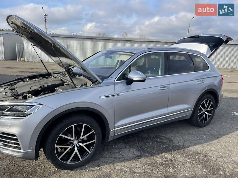 Позашляховик / Кросовер Volkswagen Touareg 2019 в Києві