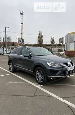 Внедорожник / Кроссовер Volkswagen Touareg 2015 в Одессе