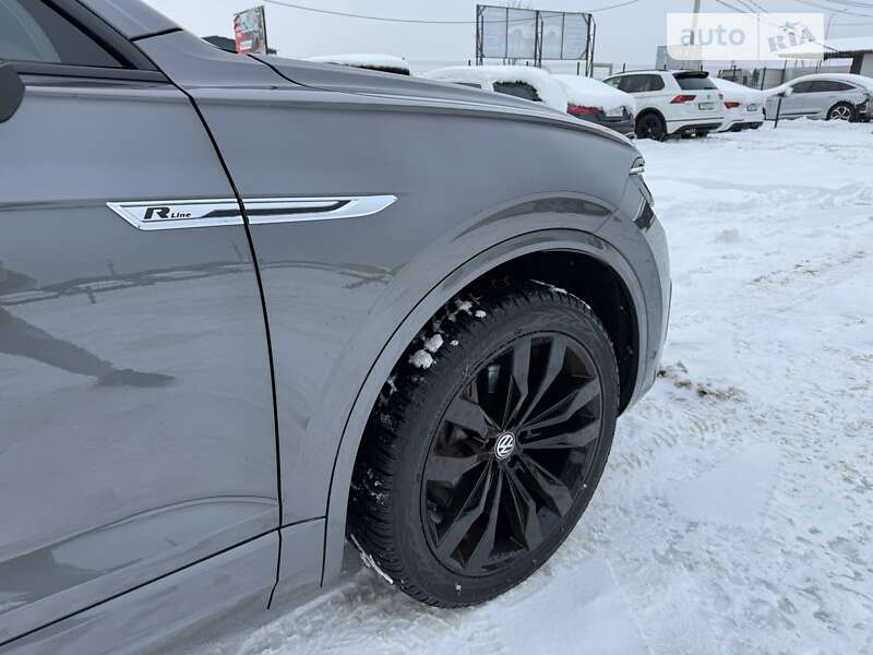 Позашляховик / Кросовер Volkswagen Touareg 2019 в Львові