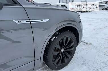 Внедорожник / Кроссовер Volkswagen Touareg 2019 в 