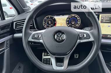 Внедорожник / Кроссовер Volkswagen Touareg 2019 в 