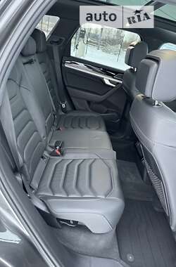 Внедорожник / Кроссовер Volkswagen Touareg 2019 в 