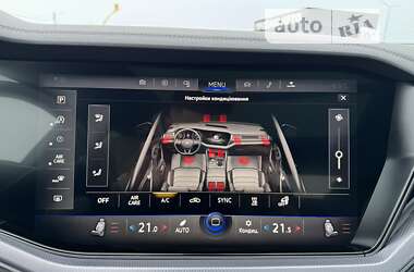 Внедорожник / Кроссовер Volkswagen Touareg 2019 в 