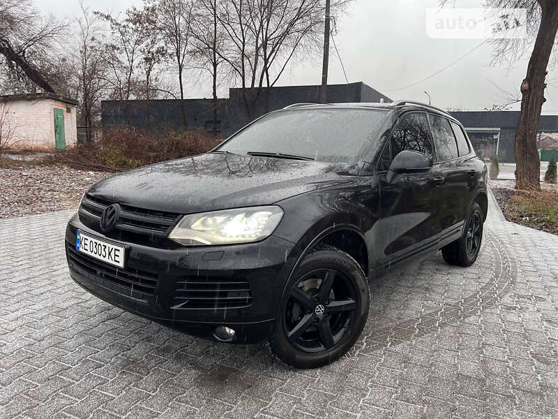 Позашляховик / Кросовер Volkswagen Touareg 2012 в 