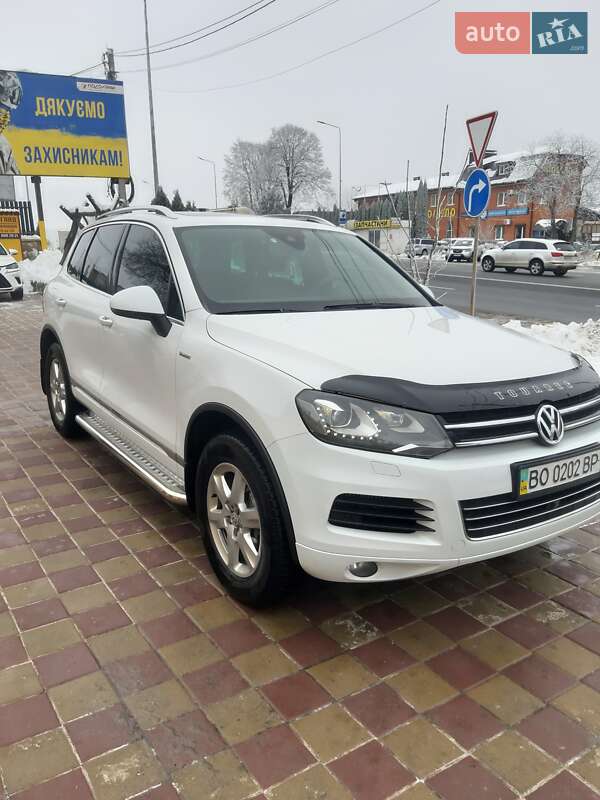 Позашляховик / Кросовер Volkswagen Touareg 2014 в Тернополі