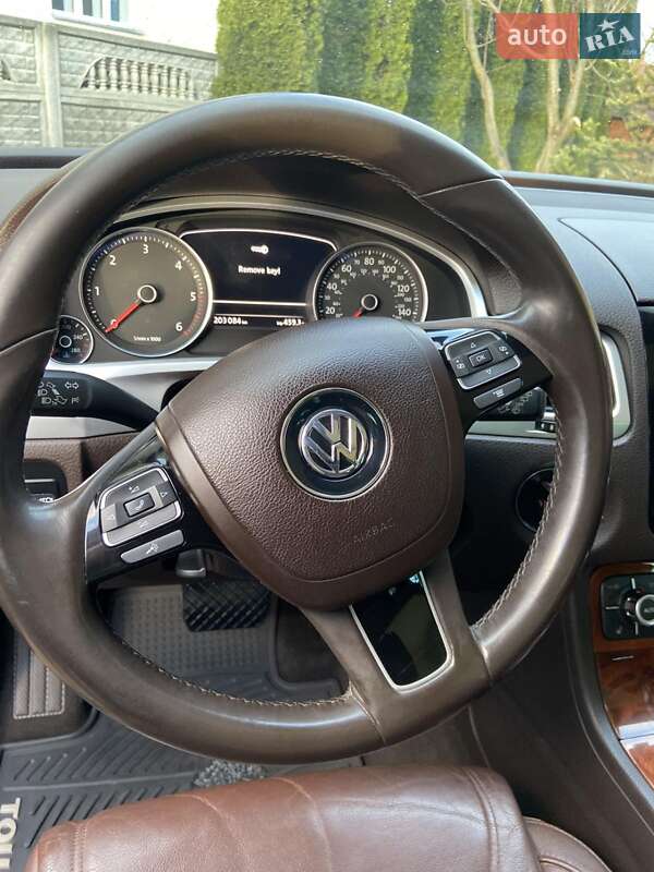 Внедорожник / Кроссовер Volkswagen Touareg 2012 в Надворной