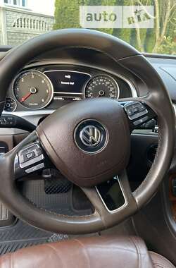 Внедорожник / Кроссовер Volkswagen Touareg 2012 в Надворной