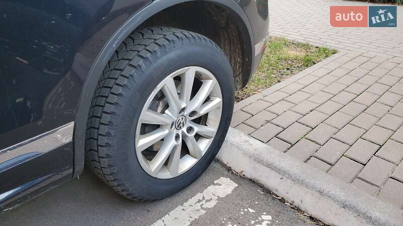 Внедорожник / Кроссовер Volkswagen Touareg 2017 в Киеве