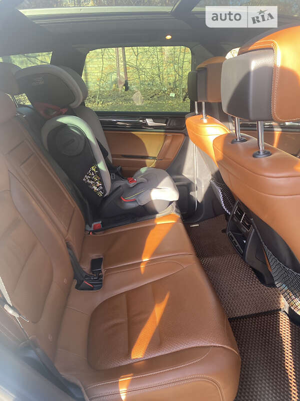 Позашляховик / Кросовер Volkswagen Touareg 2013 в Києві