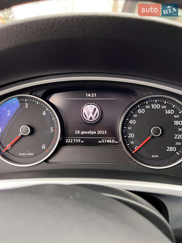 Внедорожник / Кроссовер Volkswagen Touareg 2013 в Тернополе