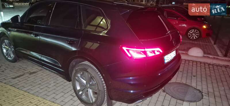 Позашляховик / Кросовер Volkswagen Touareg 2021 в Києві