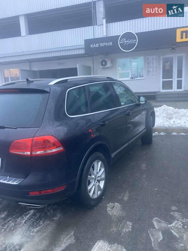 Внедорожник / Кроссовер Volkswagen Touareg 2010 в Полтаве