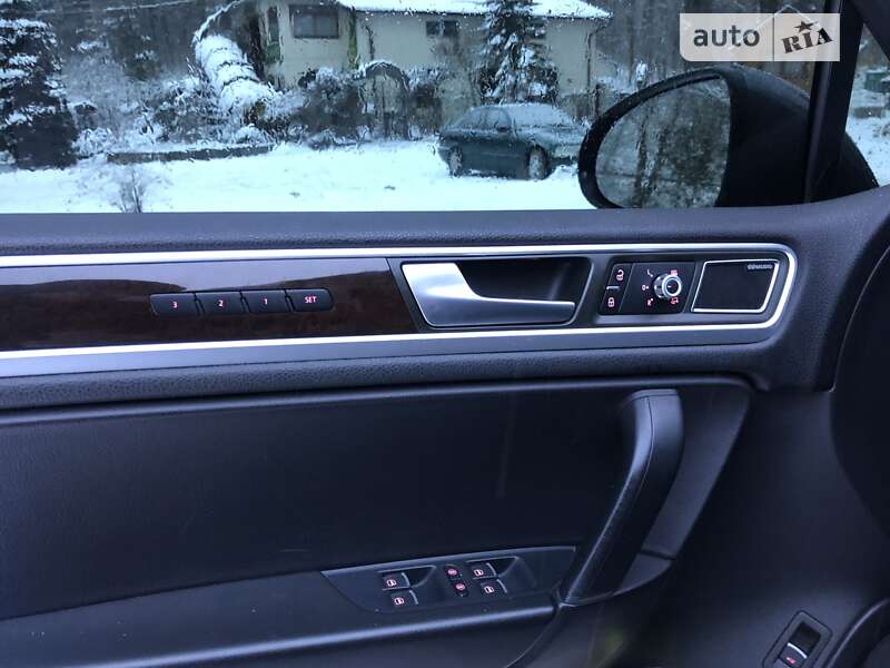 Внедорожник / Кроссовер Volkswagen Touareg 2014 в Дрогобыче