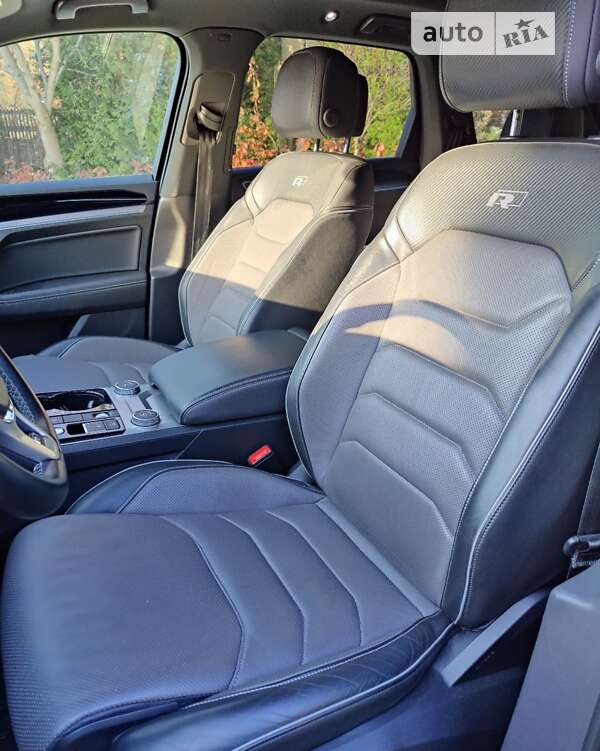 Внедорожник / Кроссовер Volkswagen Touareg 2018 в Мостиске