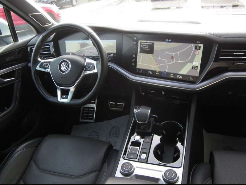 Внедорожник / Кроссовер Volkswagen Touareg 2018 в Мостиске