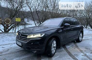 Позашляховик / Кросовер Volkswagen Touareg 2020 в Києві