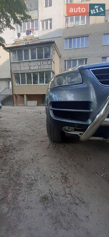 Внедорожник / Кроссовер Volkswagen Touareg 2004 в Львове