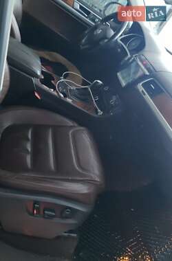 Внедорожник / Кроссовер Volkswagen Touareg 2013 в 