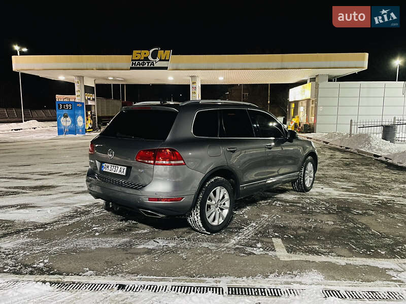 Внедорожник / Кроссовер Volkswagen Touareg 2011 в Радомышле