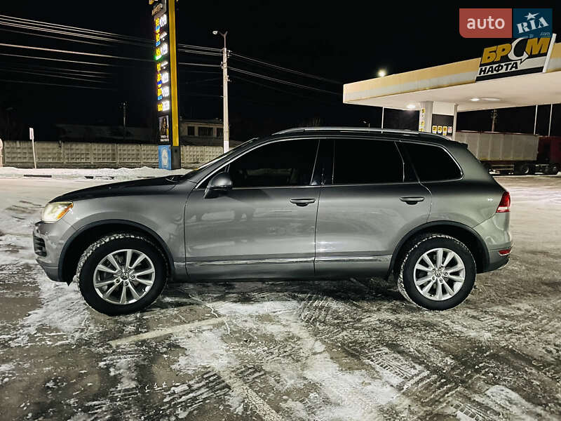 Внедорожник / Кроссовер Volkswagen Touareg 2011 в Радомышле
