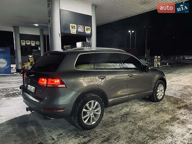 Внедорожник / Кроссовер Volkswagen Touareg 2011 в Радомышле