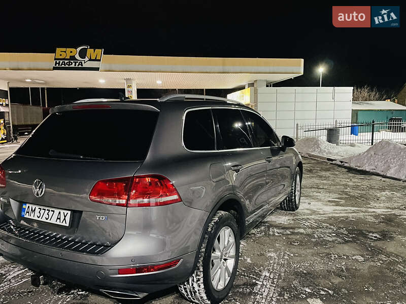 Внедорожник / Кроссовер Volkswagen Touareg 2011 в Радомышле