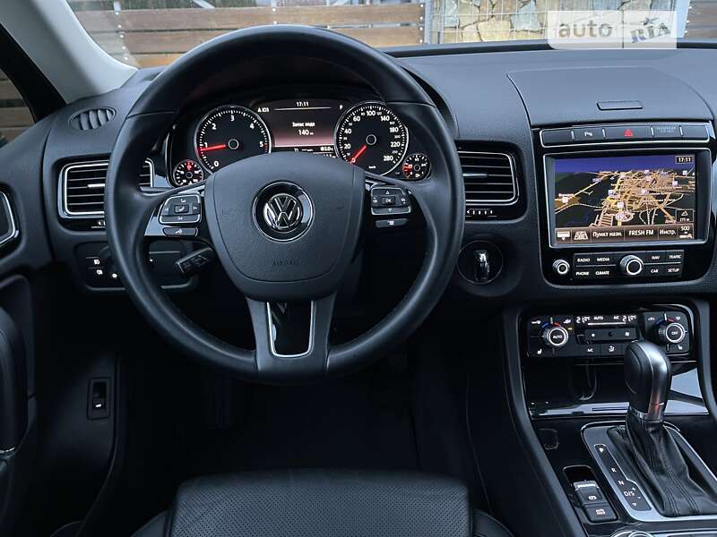 Внедорожник / Кроссовер Volkswagen Touareg 2016 в Стрые