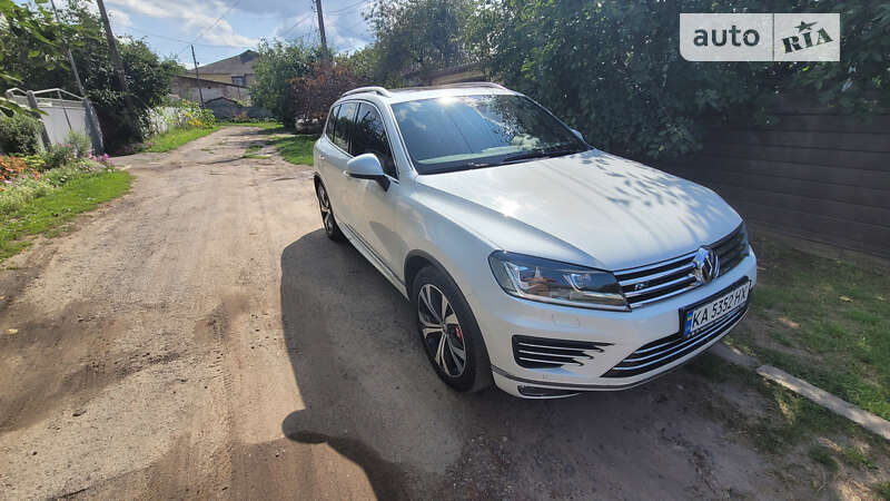 Внедорожник / Кроссовер Volkswagen Touareg 2016 в Гадяче