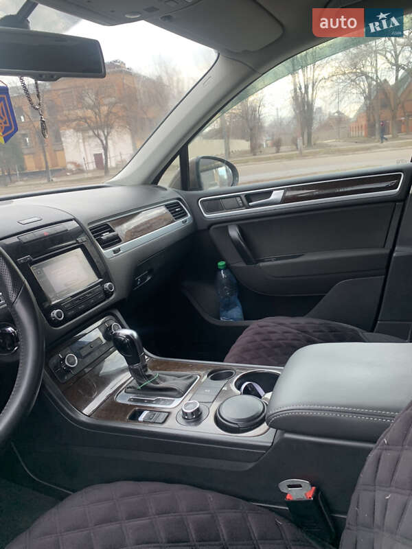 Внедорожник / Кроссовер Volkswagen Touareg 2013 в Кривом Роге