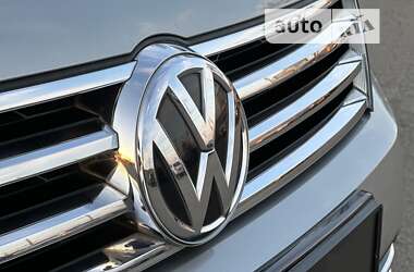 Внедорожник / Кроссовер Volkswagen Touareg 2017 в Соленом