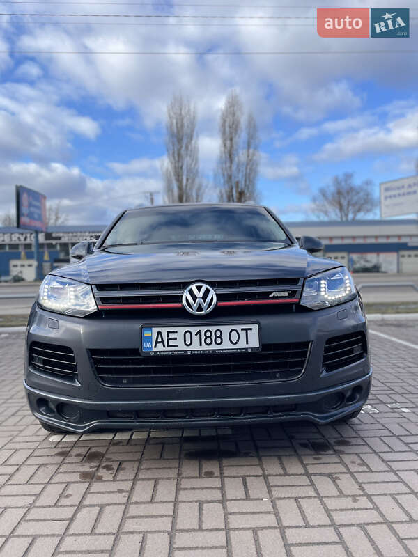 Внедорожник / Кроссовер Volkswagen Touareg 2013 в Киеве
