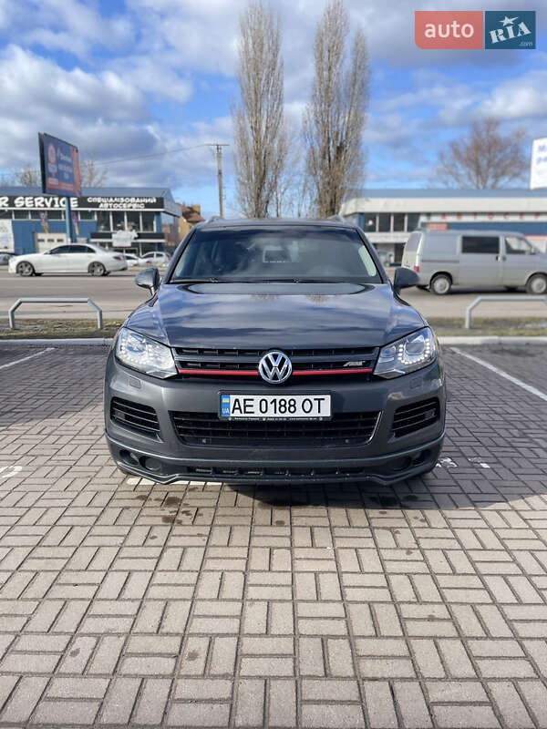 Внедорожник / Кроссовер Volkswagen Touareg 2013 в Киеве