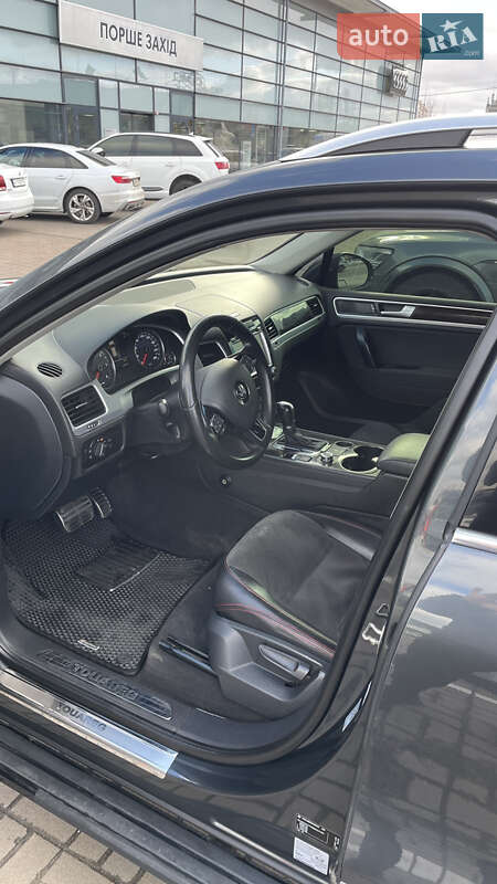 Внедорожник / Кроссовер Volkswagen Touareg 2013 в Киеве