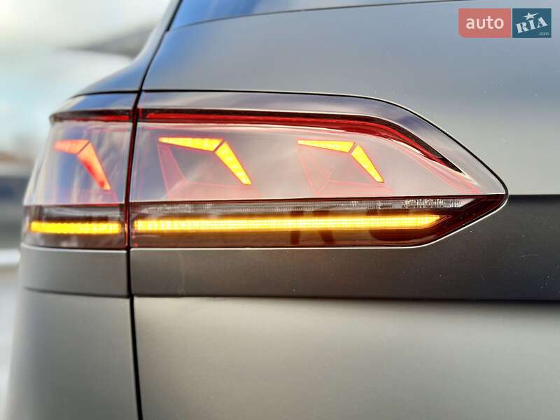 Внедорожник / Кроссовер Volkswagen Touareg 2019 в Днепре