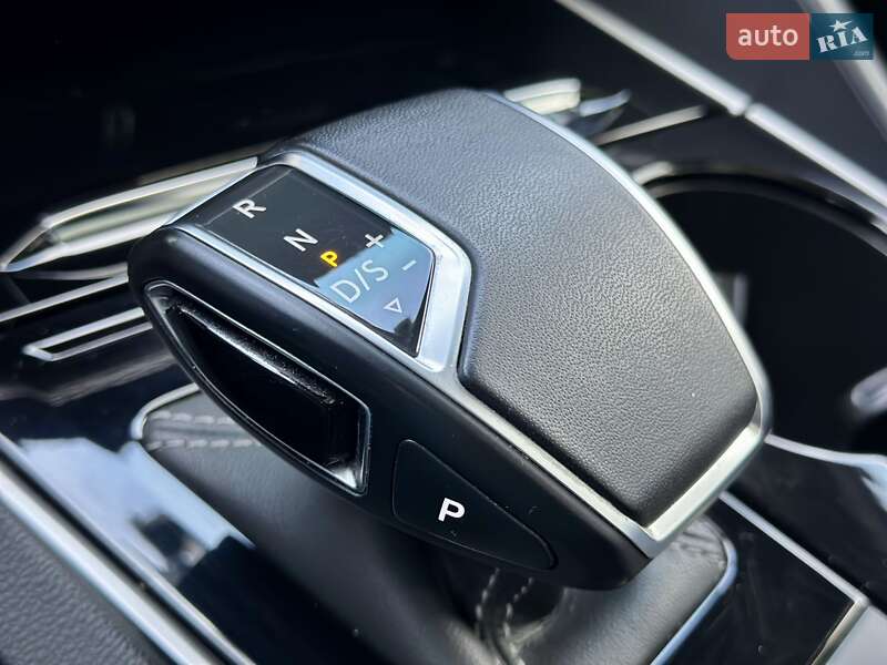 Внедорожник / Кроссовер Volkswagen Touareg 2019 в Днепре