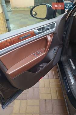 Внедорожник / Кроссовер Volkswagen Touareg 2012 в 