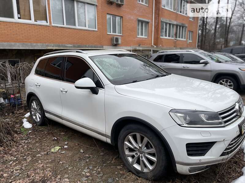 Внедорожник / Кроссовер Volkswagen Touareg 2015 в Киеве