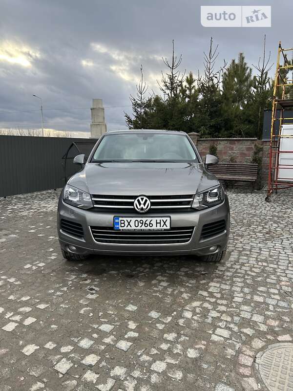 Внедорожник / Кроссовер Volkswagen Touareg 2011 в Тернополе