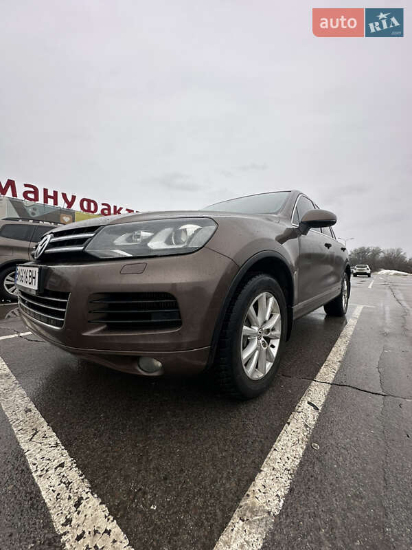 Внедорожник / Кроссовер Volkswagen Touareg 2010 в Сумах