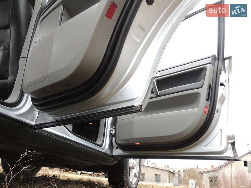 Внедорожник / Кроссовер Volkswagen Touareg 2006 в Львове фото 20 Внедорожник / Кроссовер Volkswagen Touareg 2006 в Львове